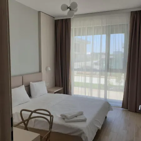Aparthotel Lotus *