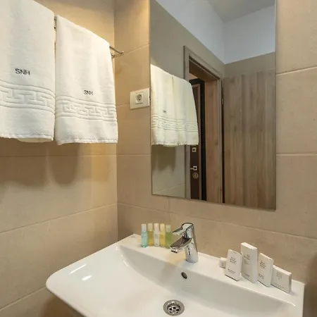 Lotus Aparthotel *