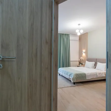 Lotus Aparthotel *